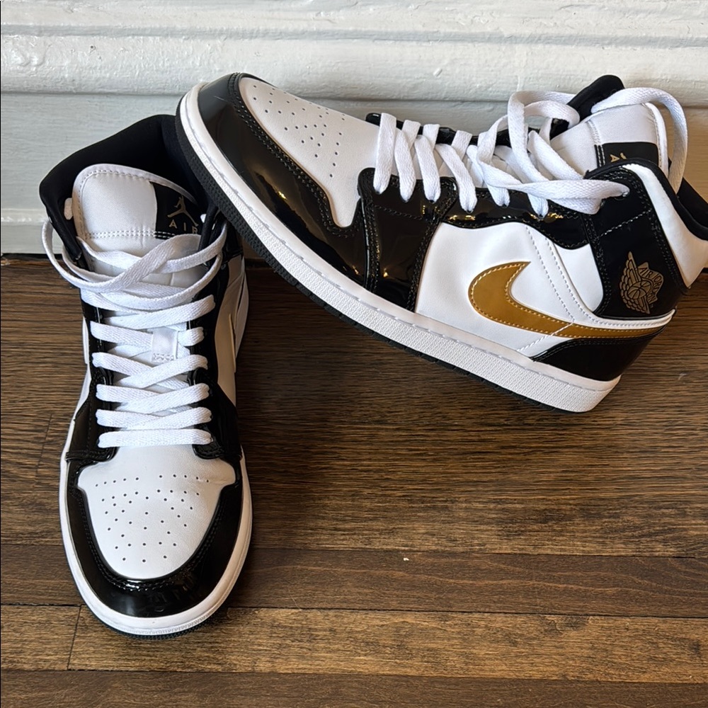Air Jordan 1 Mid SE